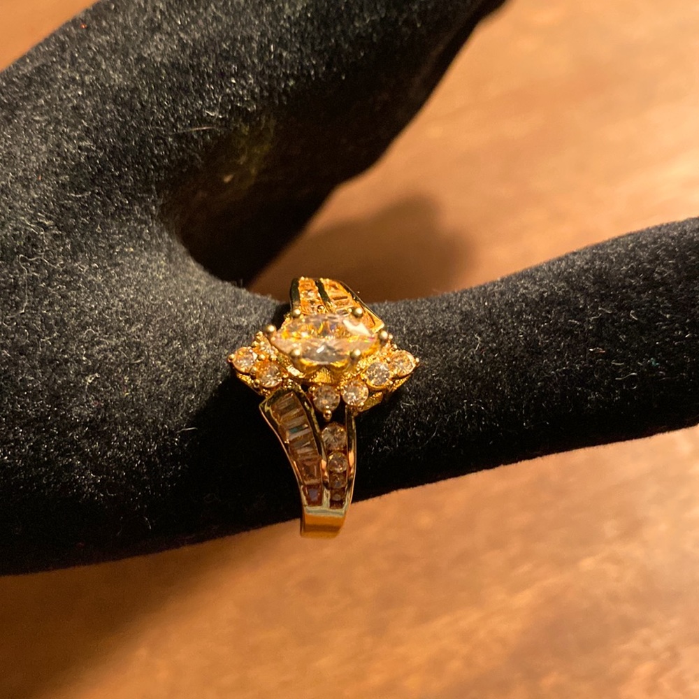 🎃Faux Diamond Cluster Ring🎃